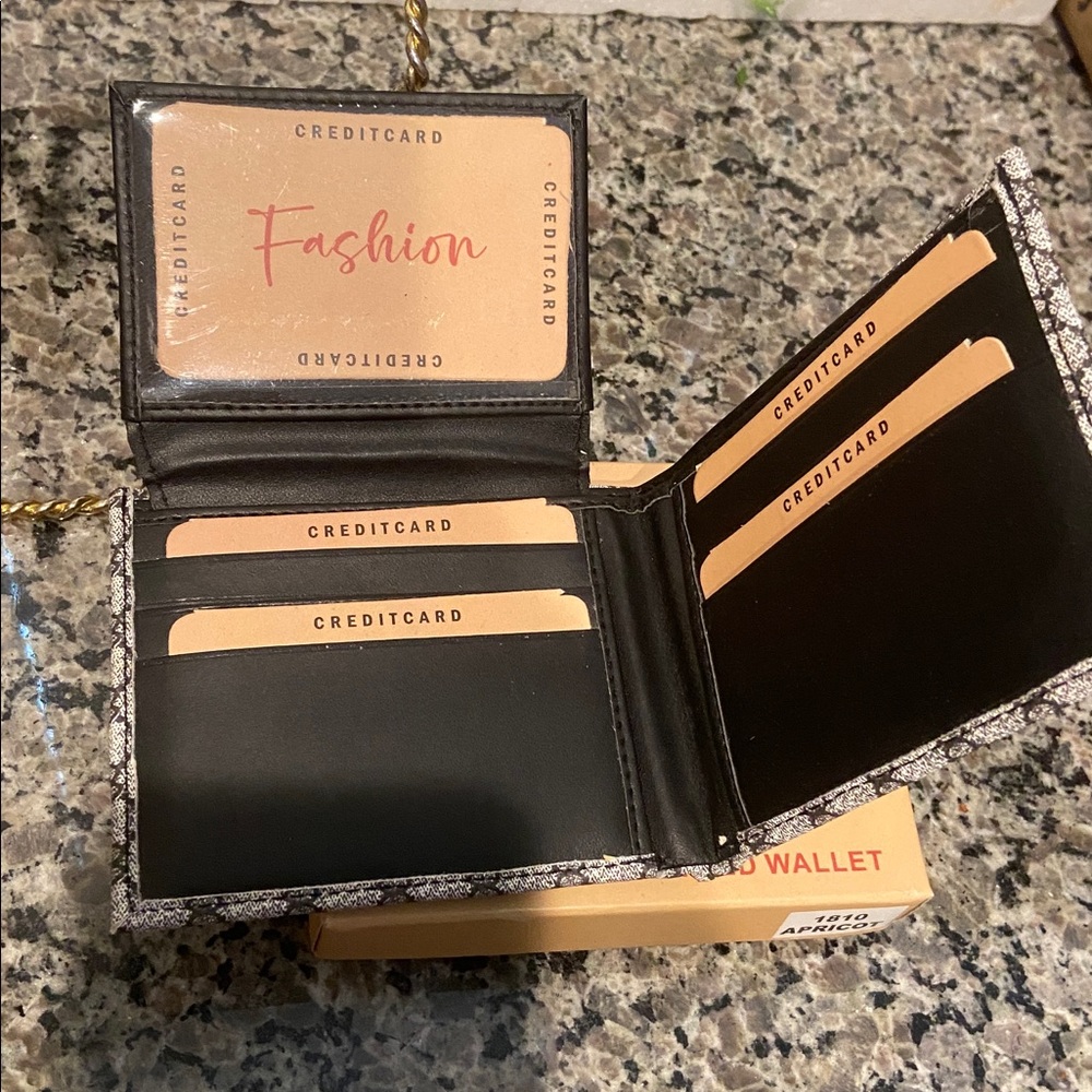 NWT Boxed Bifold Wallet - Picture 6 of 13